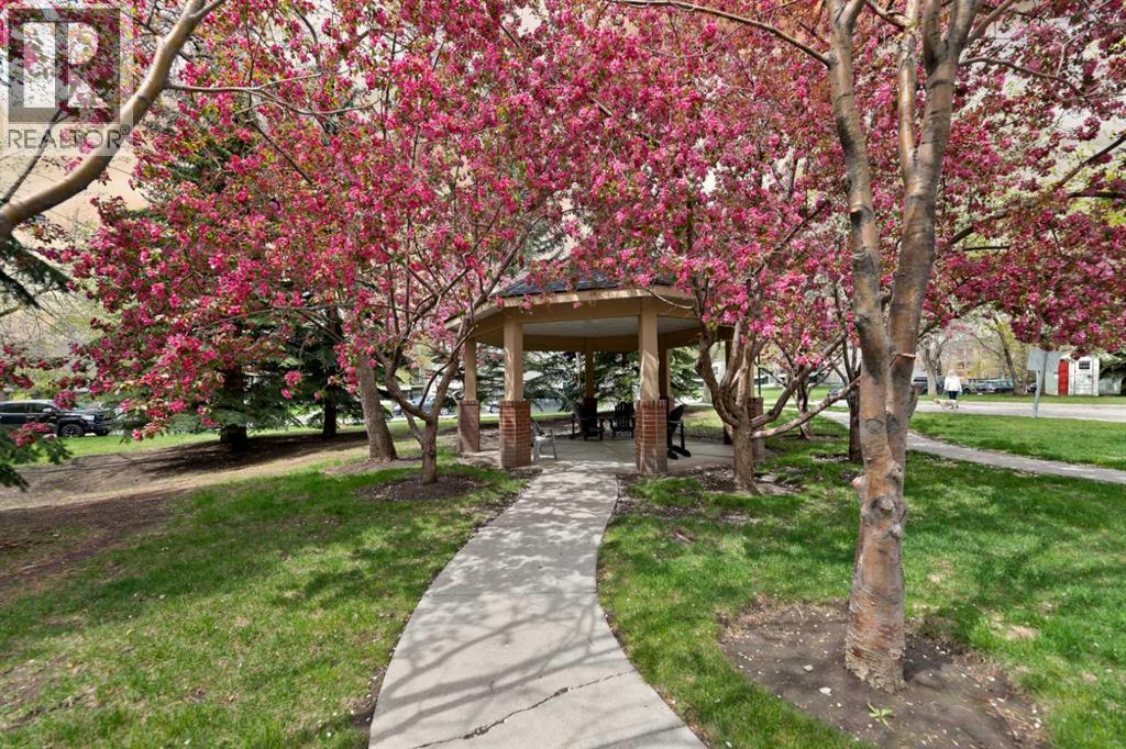 Single Family House for Sale in   Hemlock Crescent SW Spruce Cliff Calgary 