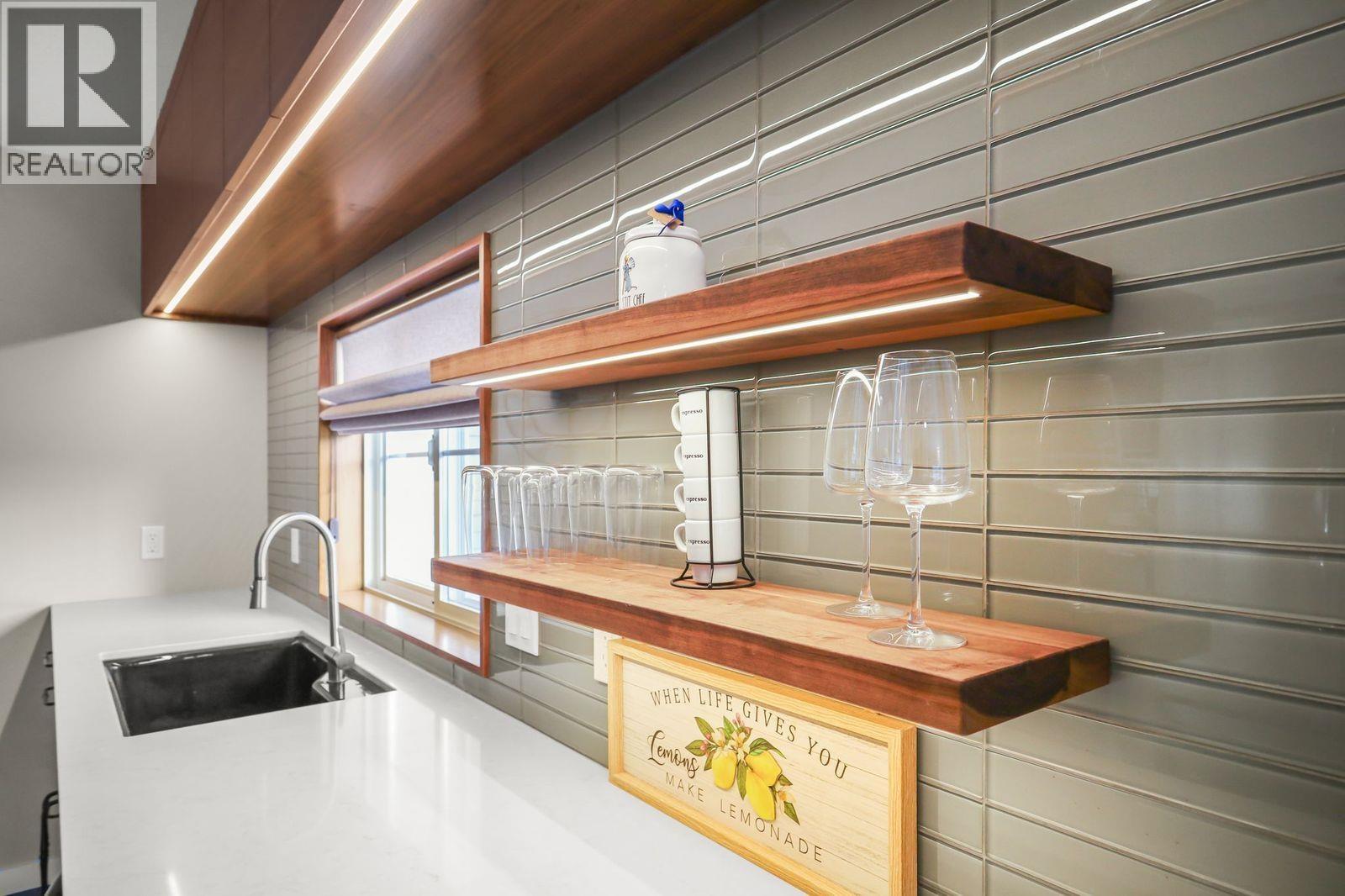 208 1638 6TH AVENUE, Prince George