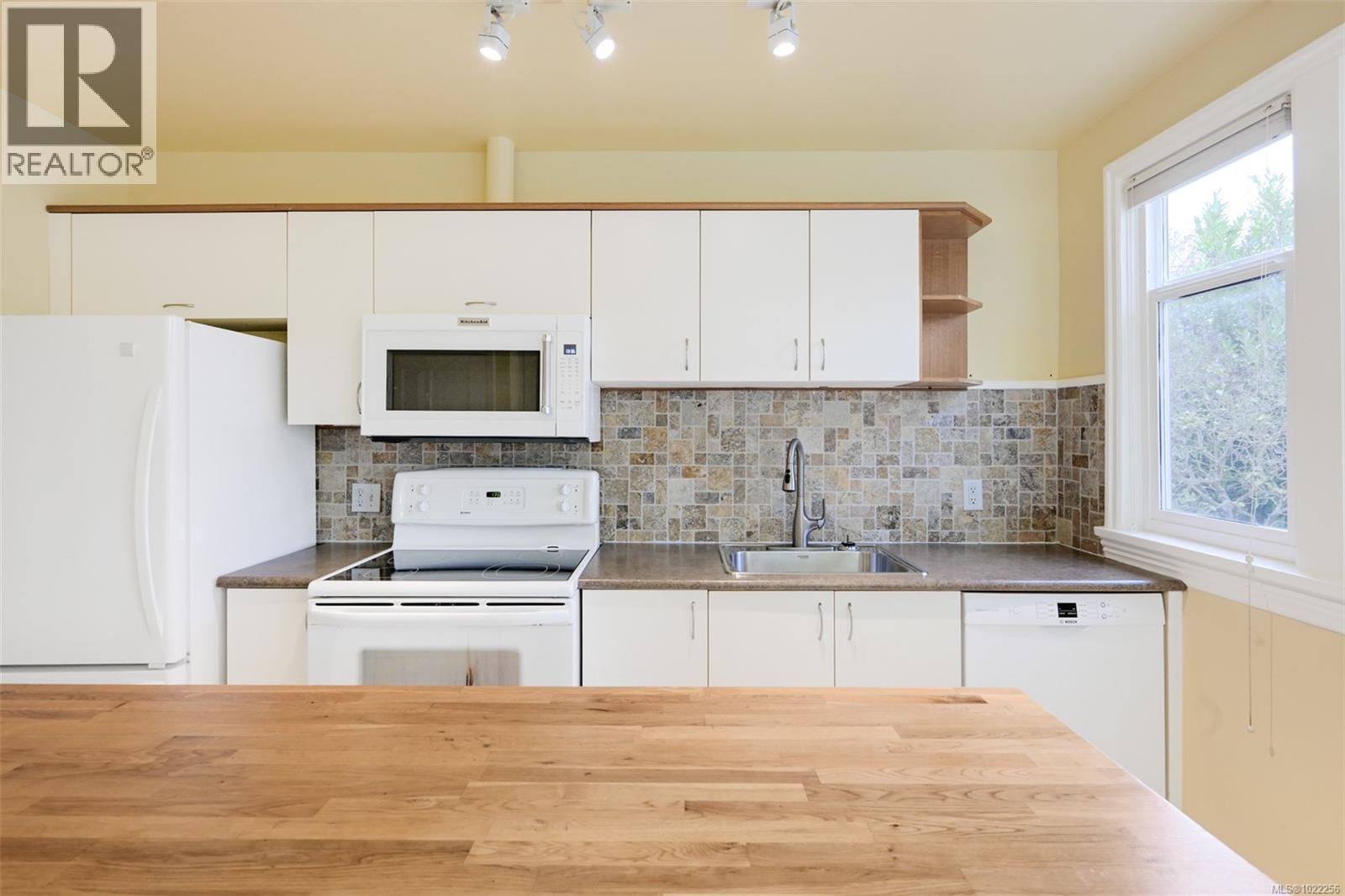 3312 Kingsley St, Saanich