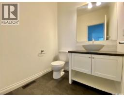 3pc Bathroom - A & B 422 St Mary Street, Esterhazy, SK S0A0X0 Photo 10