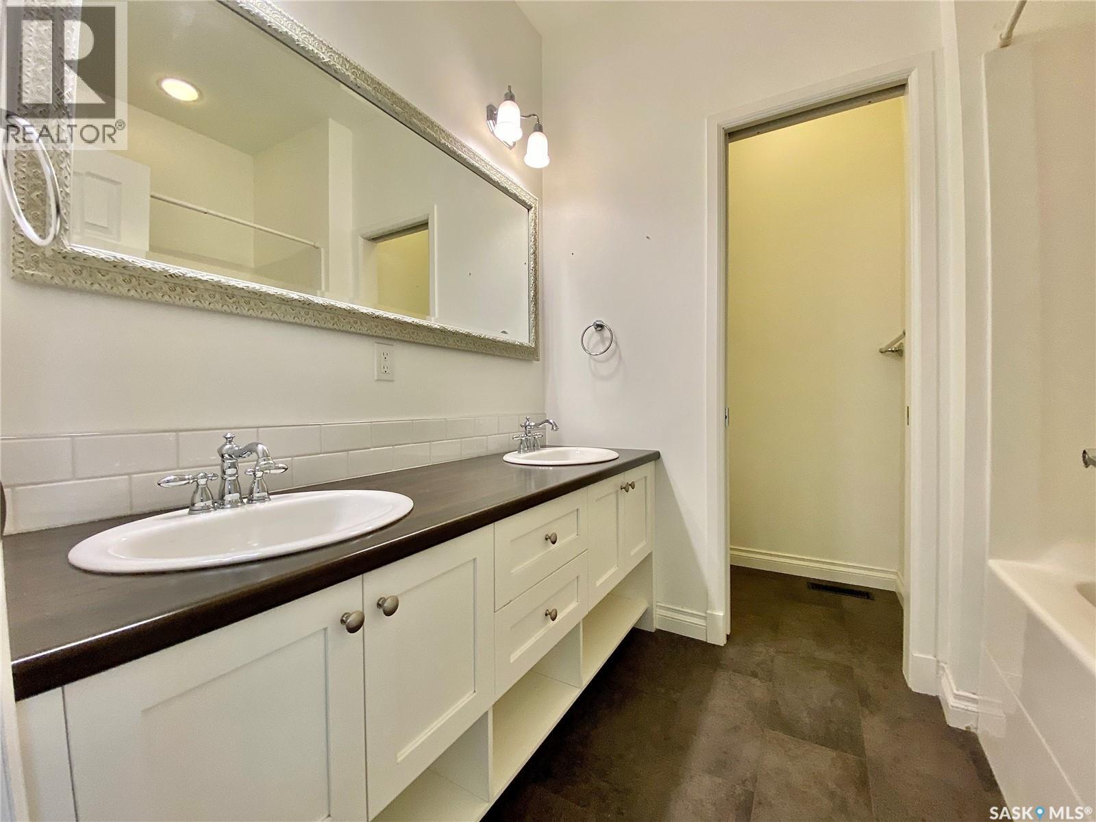 A & B 422 St Mary STREET — photo 15