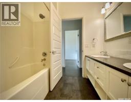 A & B 422 St Mary Street, Esterhazy, SK S0A0X0 Photo 21