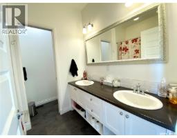 A & B 422 St Mary Street, Esterhazy, SK S0A0X0 Photo 39