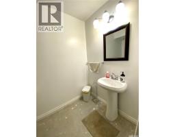 A & B 422 St Mary Street, Esterhazy, SK S0A0X0 Photo 36