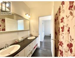 A & B 422 St Mary Street, Esterhazy, SK S0A0X0 Photo 31