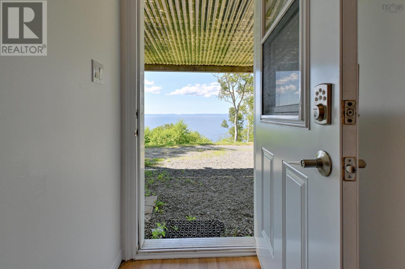 Property 19 of 37 of 95 LAKESHORE Drive