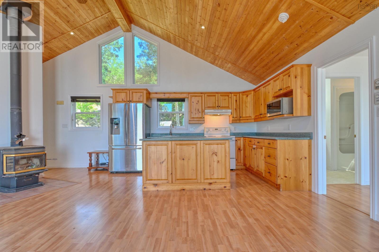 Property 11 of 37 of 95 LAKESHORE Drive