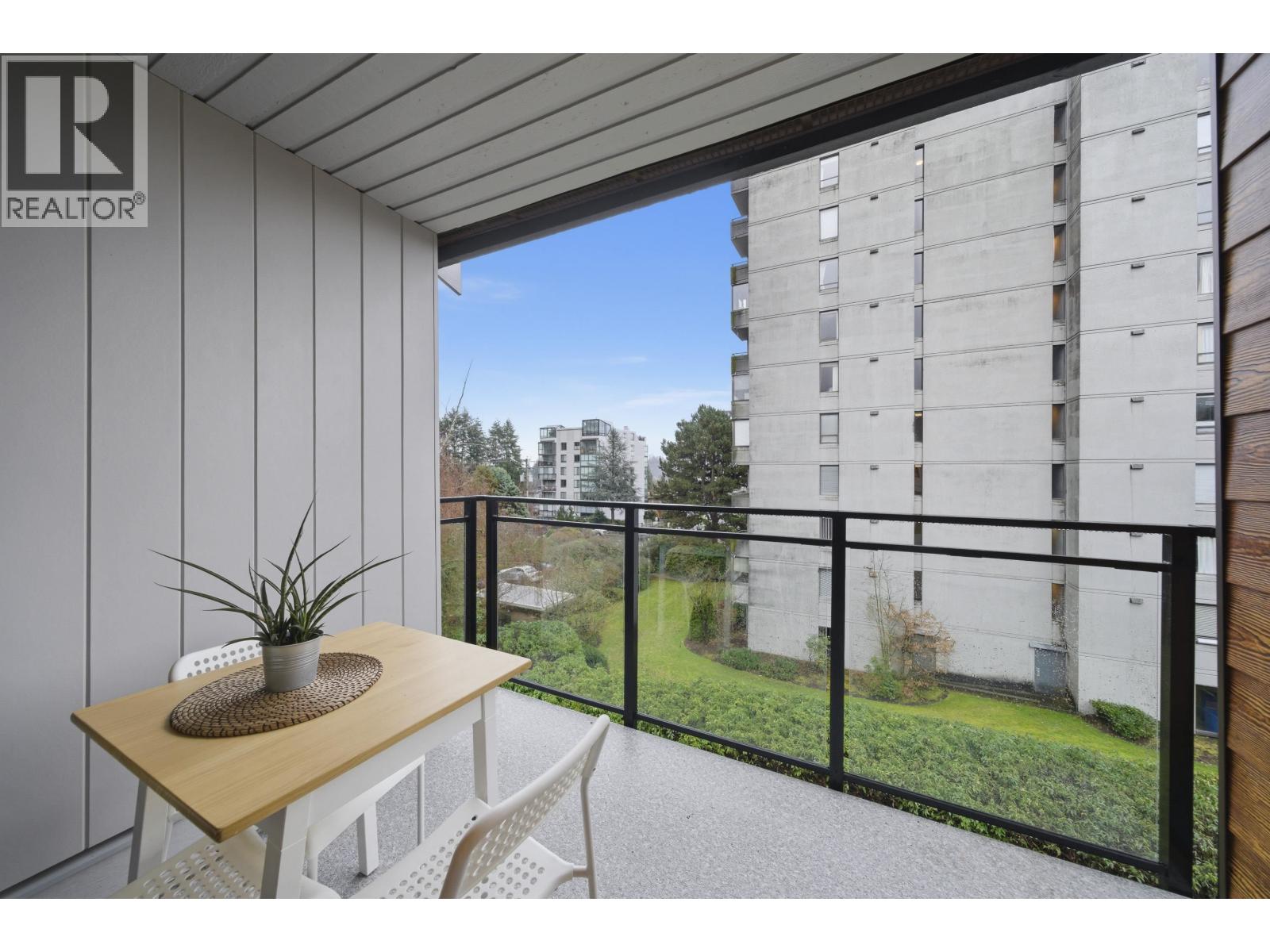 403 1340 DUCHESS AVENUE, West Vancouver