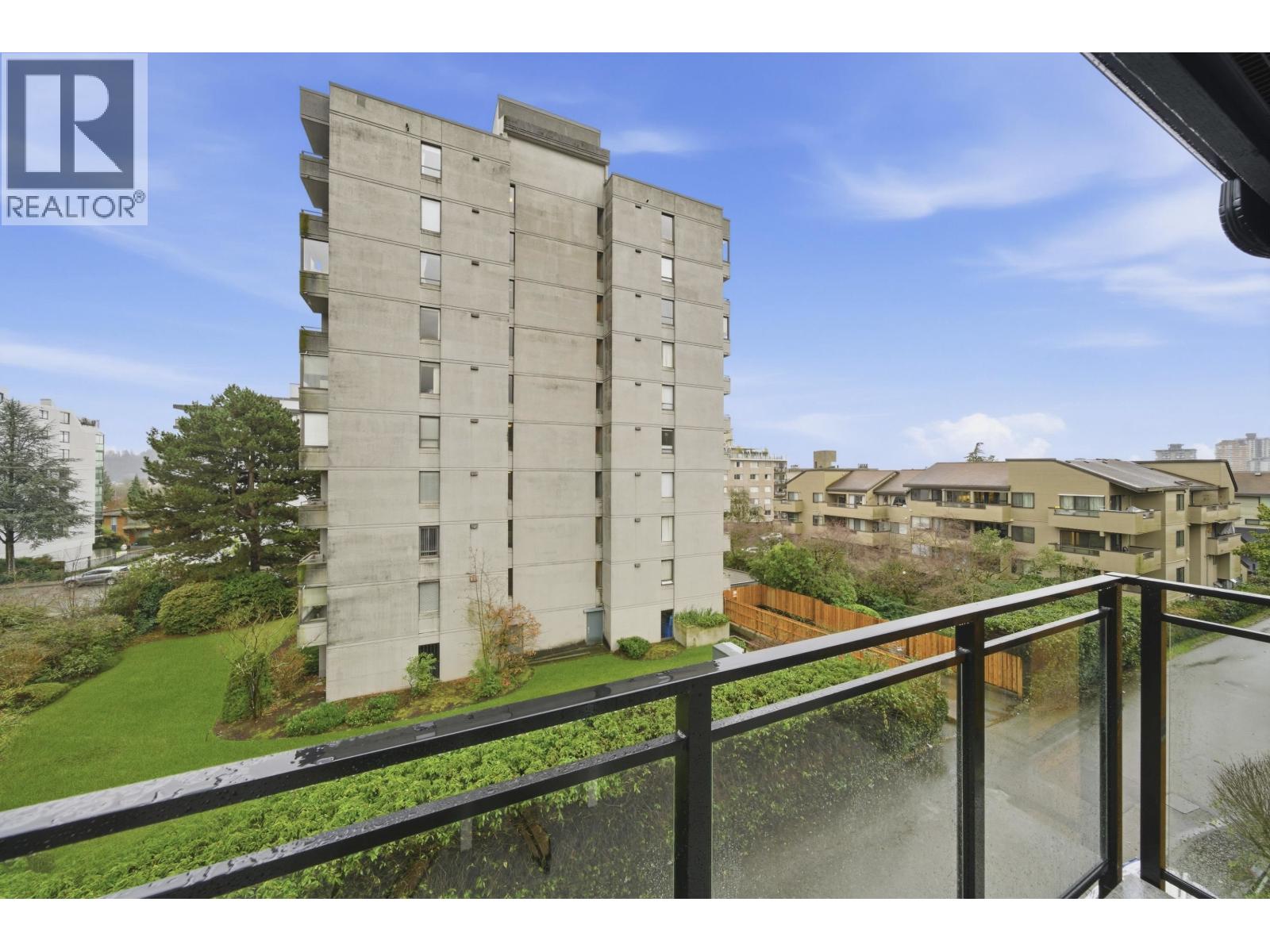 403 1340 DUCHESS AVENUE, West Vancouver