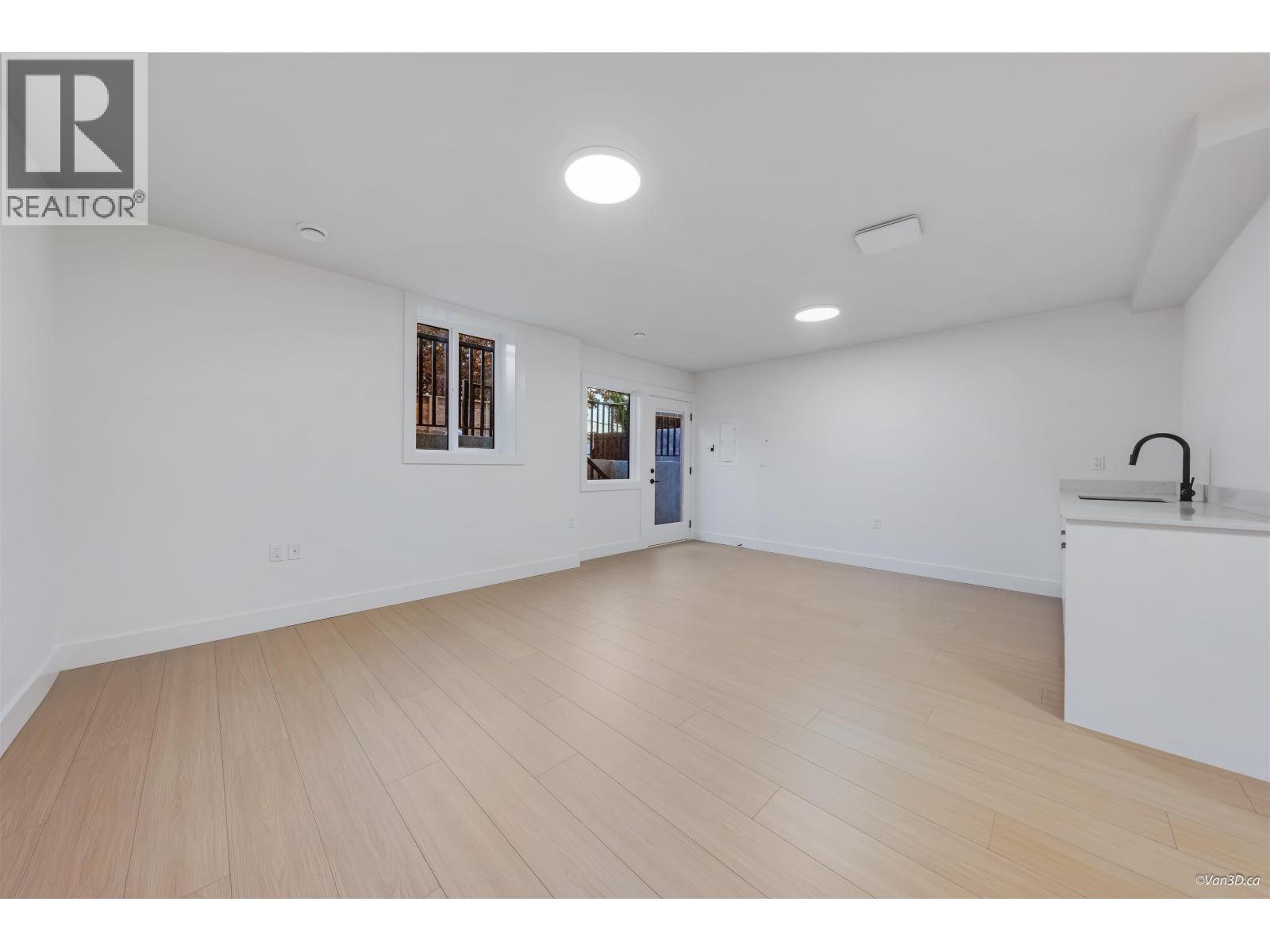 4 4211 GRAVELEY STREET, Burnaby