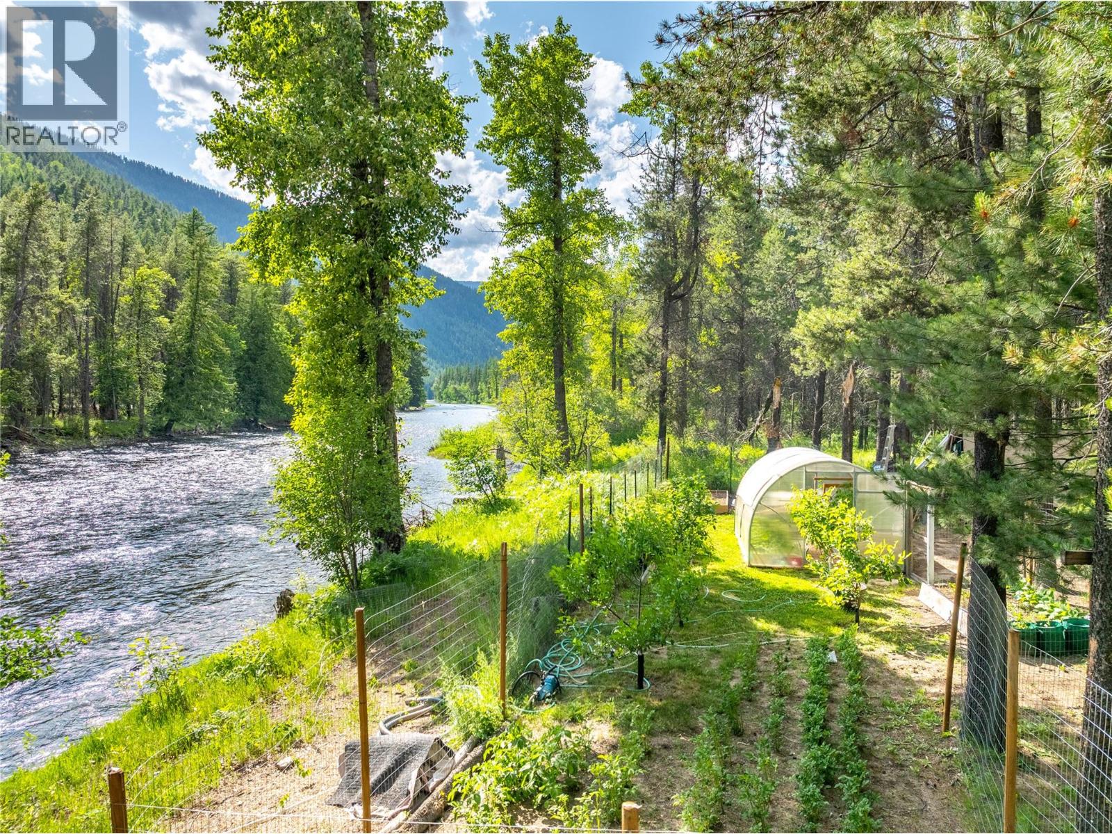 6996 95 Highway - Photo 3 of 62, Kingsgate, British Columbia