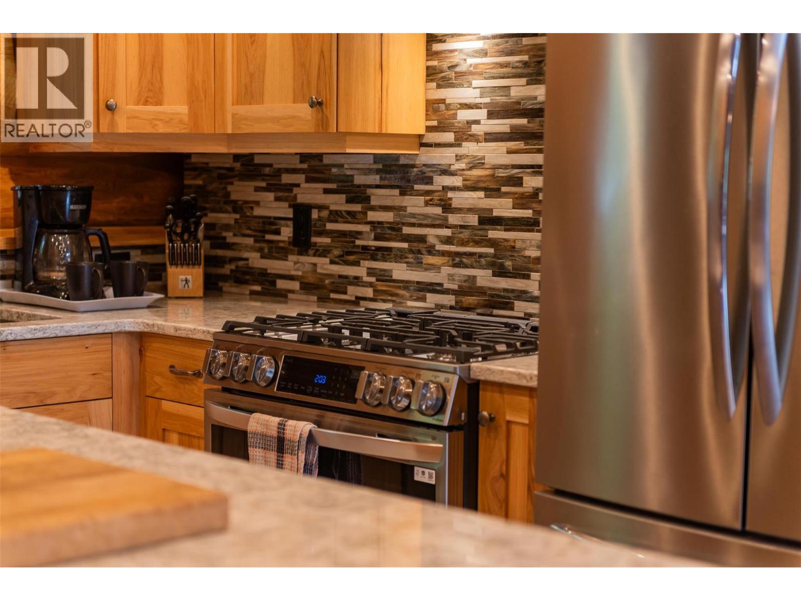 800 Highway 22, Rossland