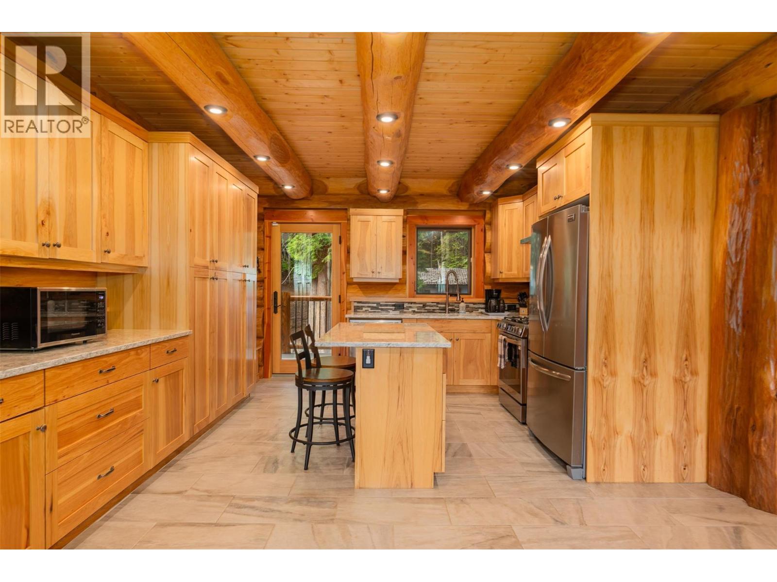 800 Highway 22, Rossland