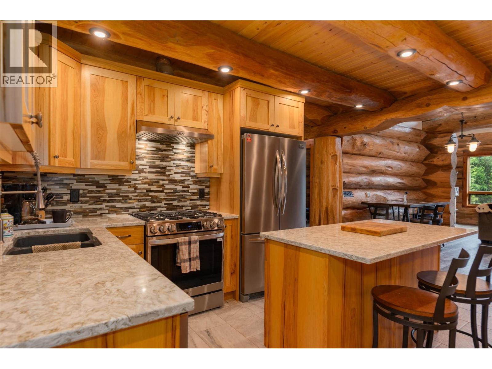 800 Highway 22, Rossland