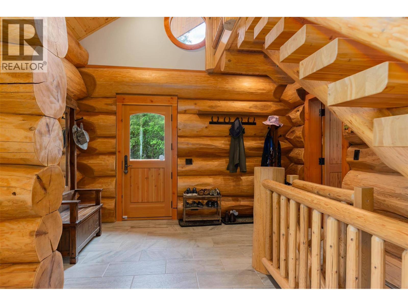 800 Highway 22, Rossland