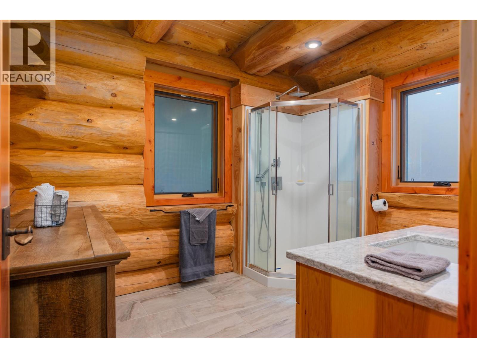 800 Highway 22, Rossland