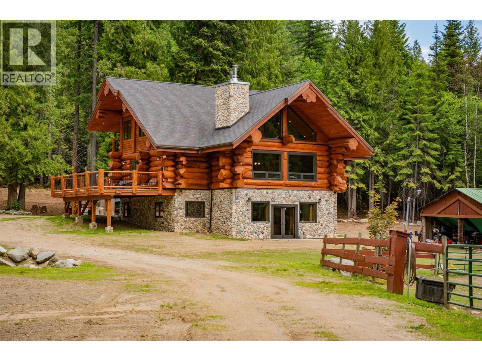 800 Highway 22, Rossland
