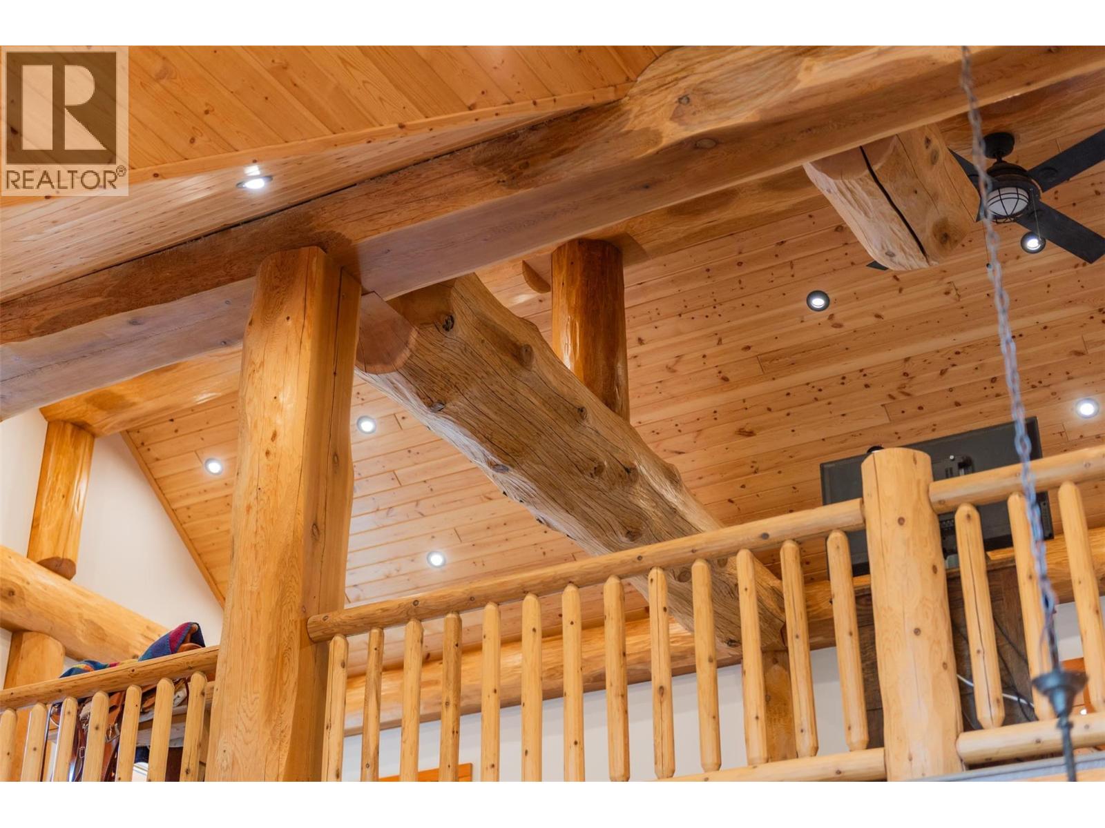 800 Highway 22, Rossland