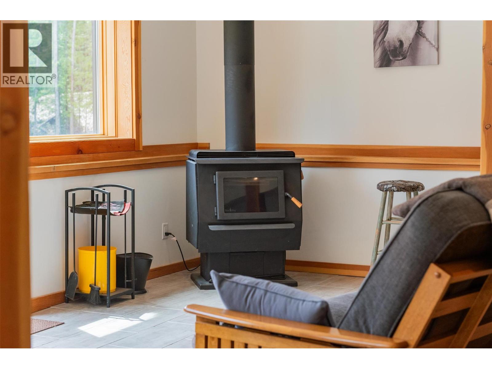 800 Highway 22, Rossland