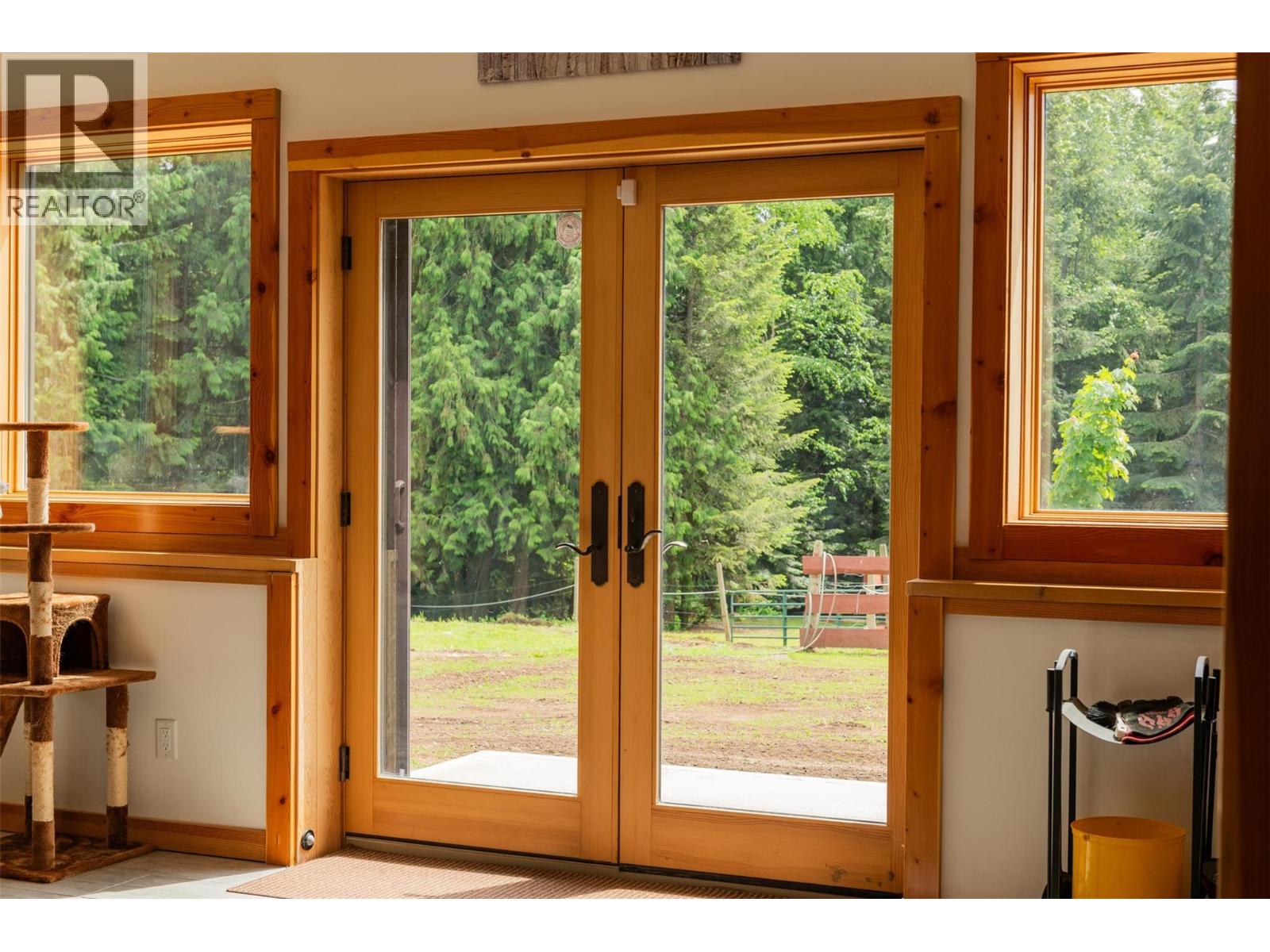 800 Highway 22, Rossland