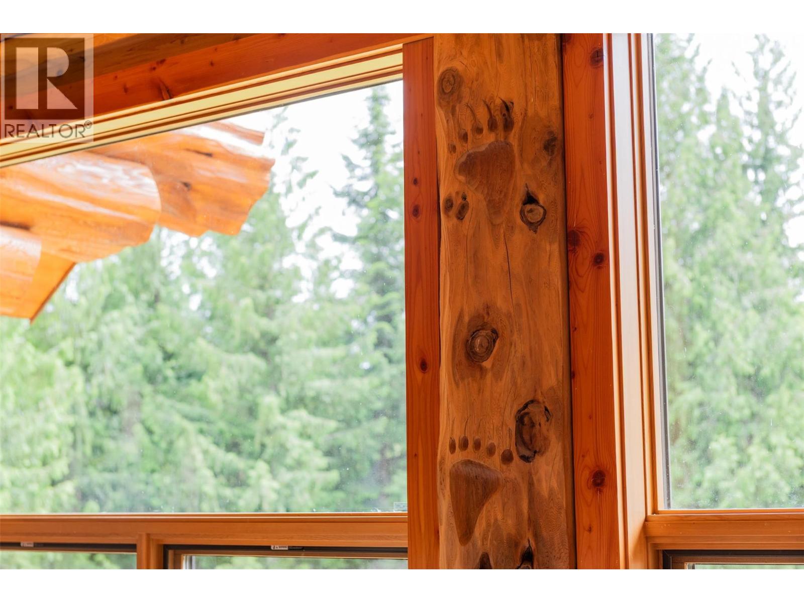 800 Highway 22, Rossland