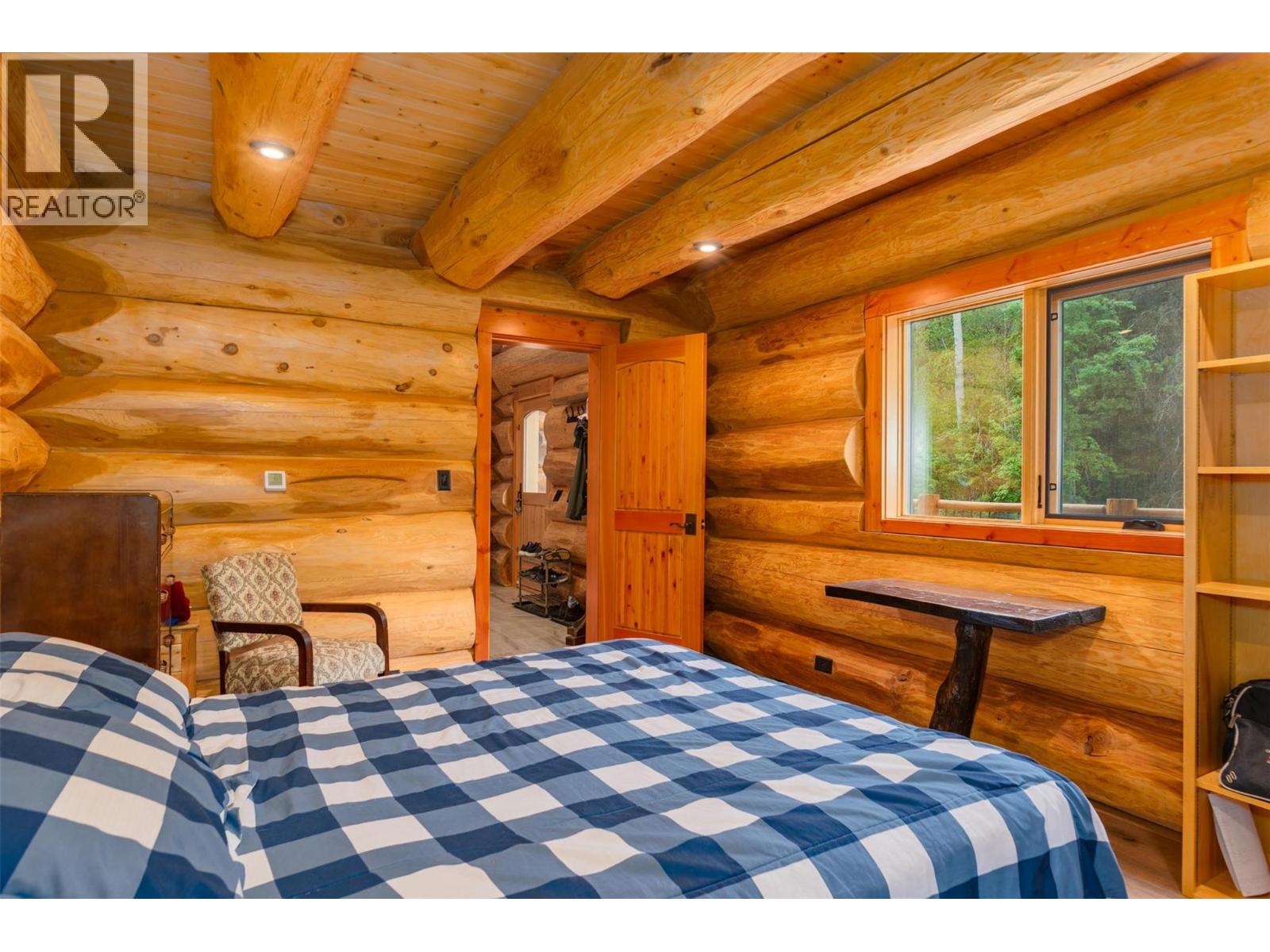 800 Highway 22, Rossland