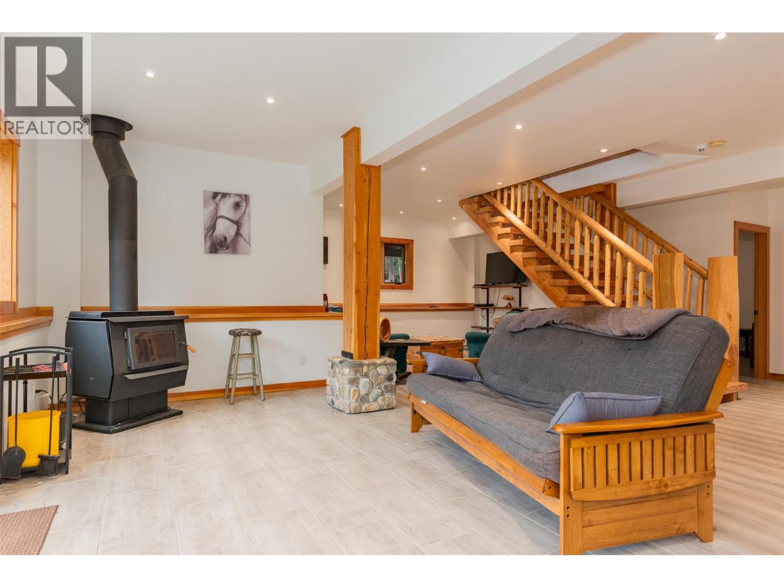 800 Highway 22, Rossland