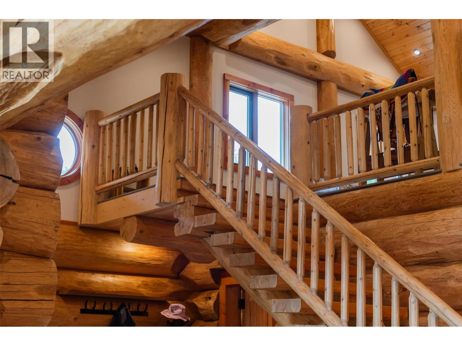 800 Highway 22, Rossland