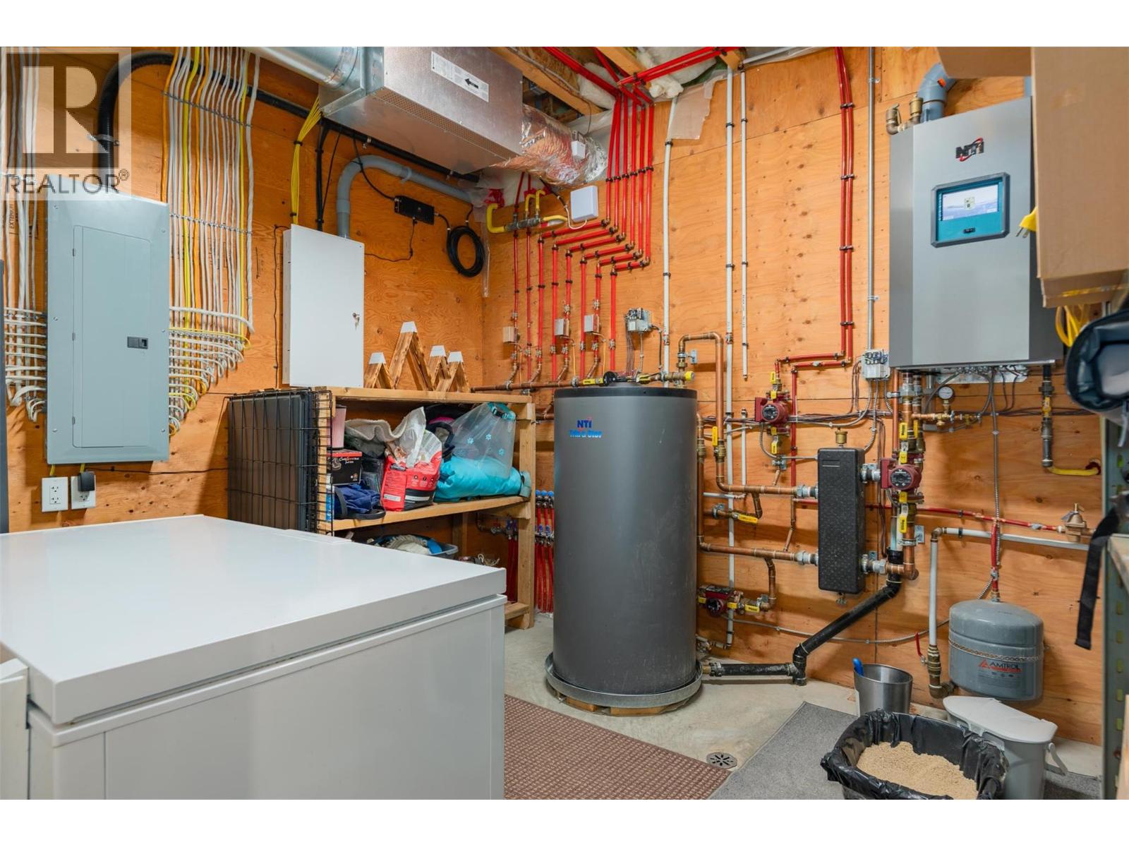 800 Highway 22, Rossland