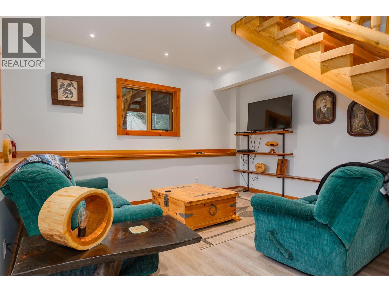 800 Highway 22, Rossland