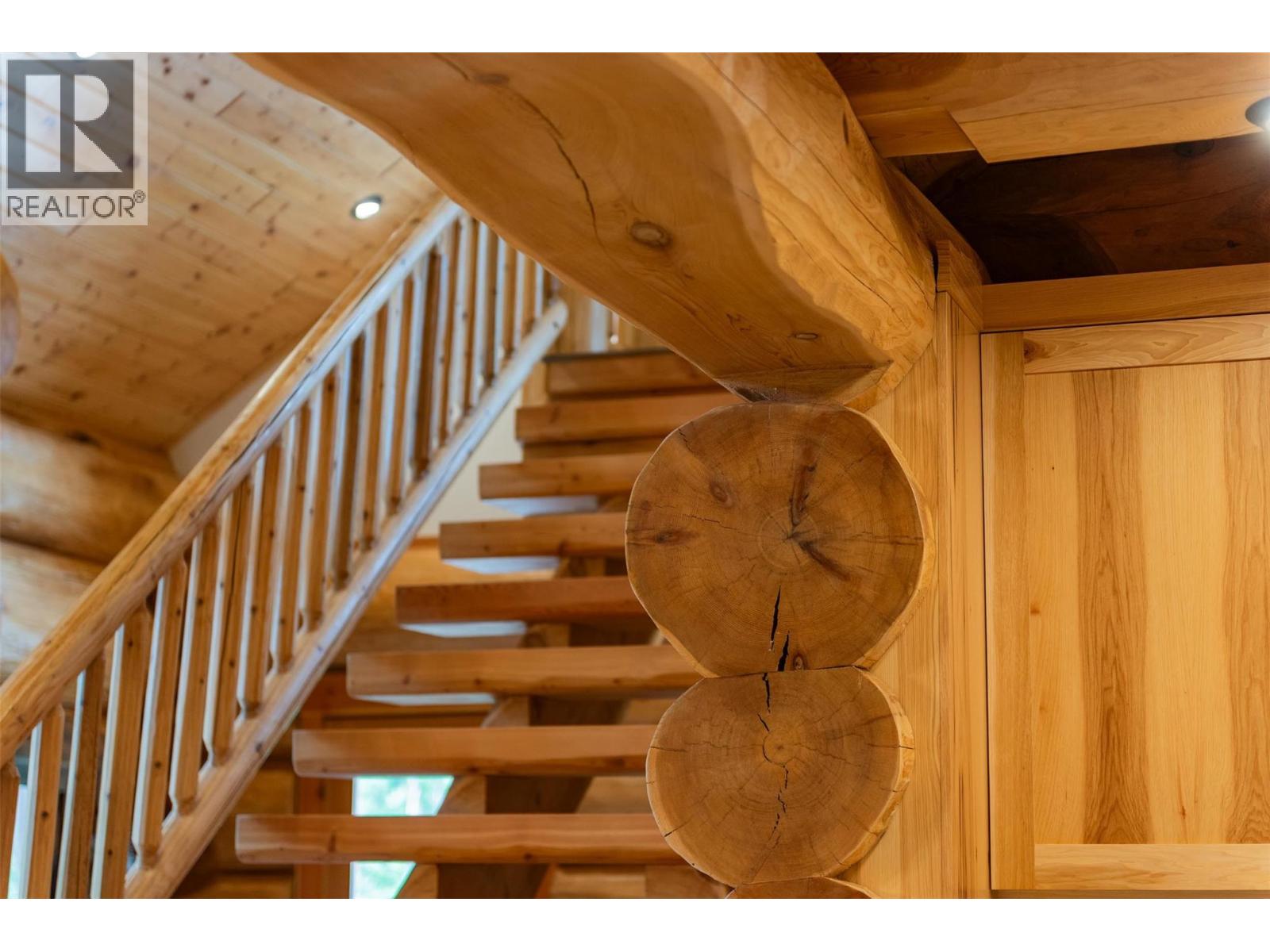 800 Highway 22, Rossland