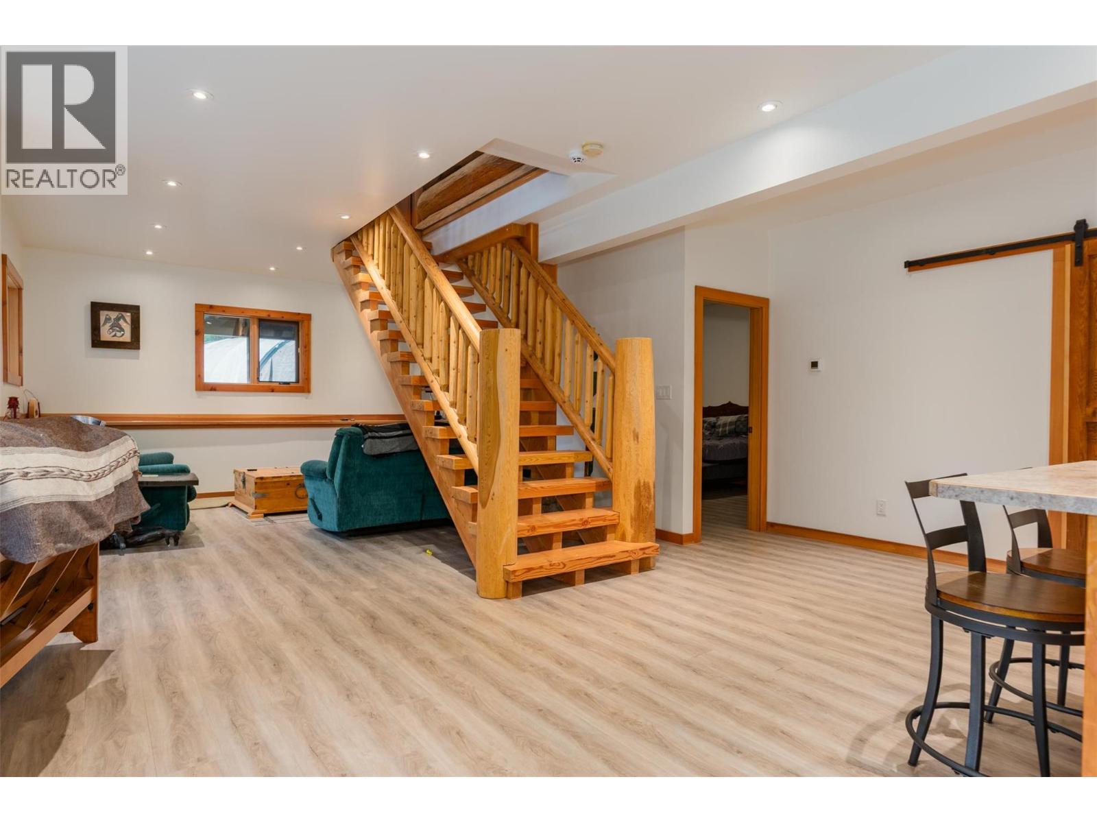 800 Highway 22, Rossland