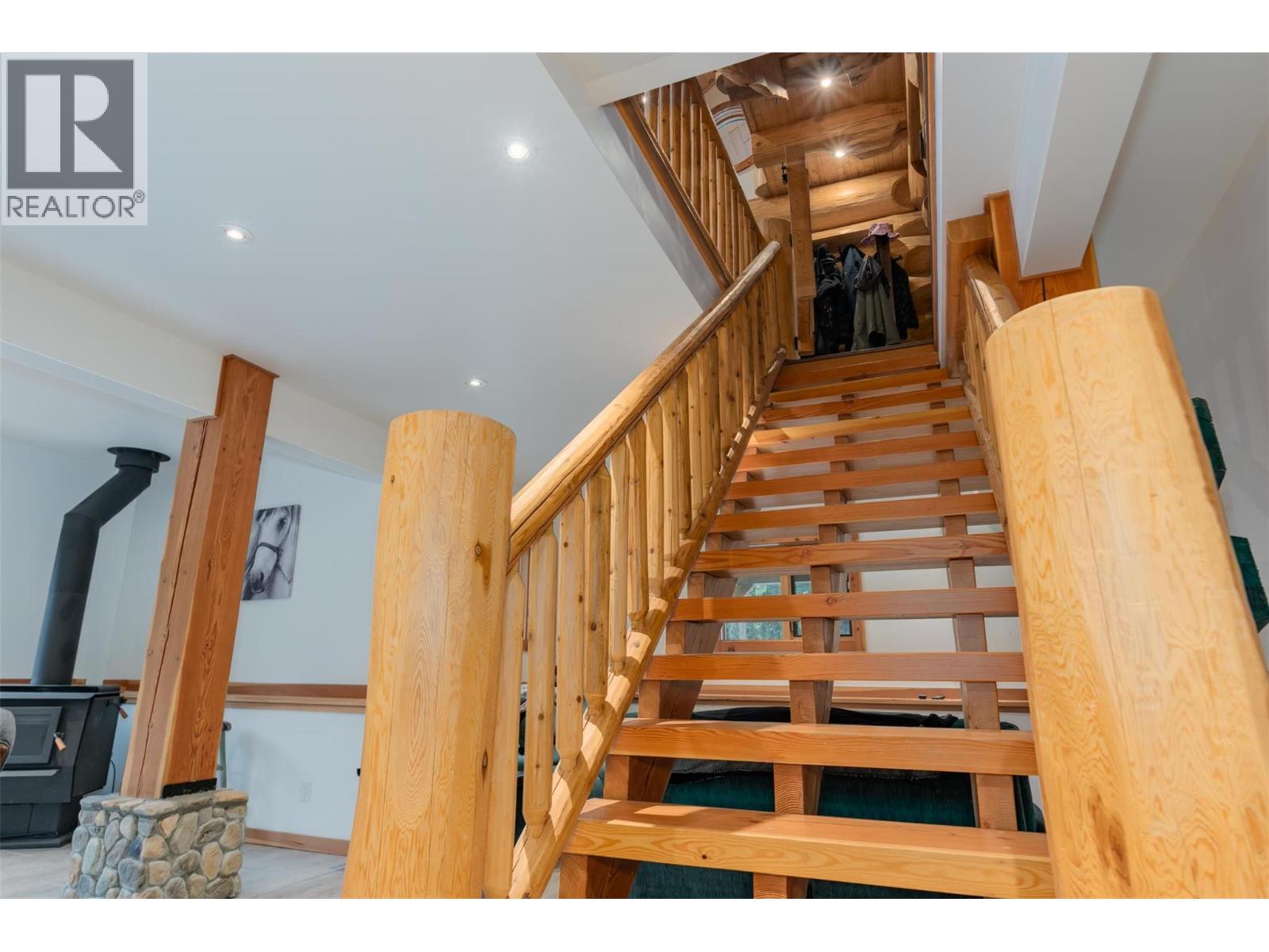 800 Highway 22, Rossland