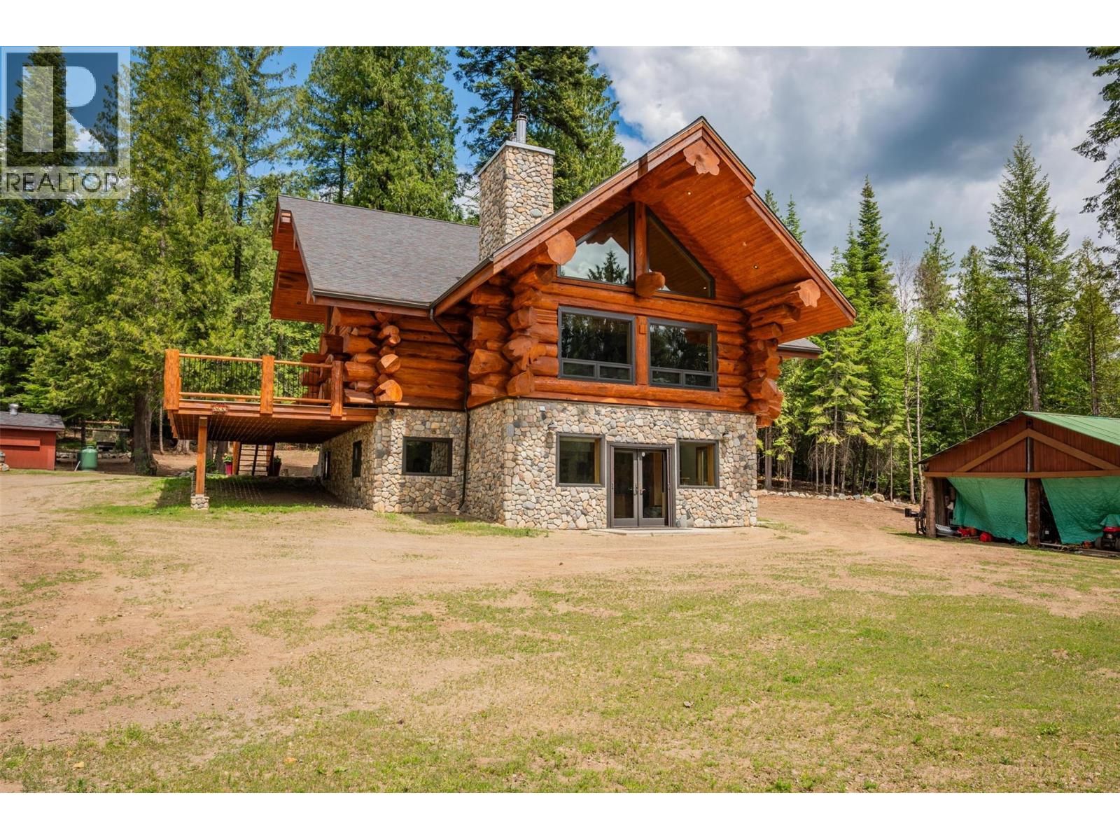 800 Highway 22, Rossland