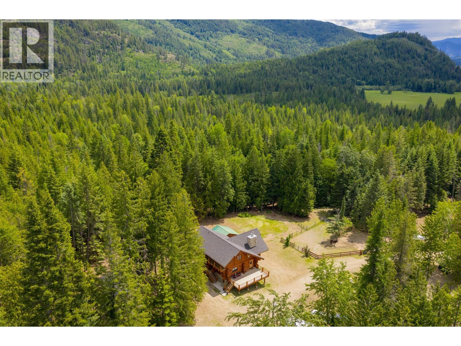 800 Highway 22, Rossland