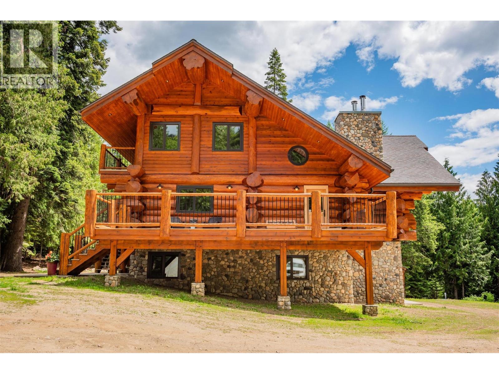 800 Highway 22, Rossland