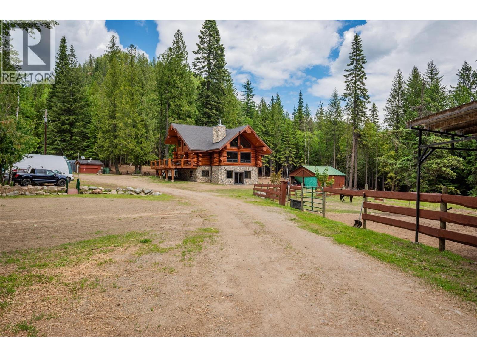 800 Highway 22, Rossland
