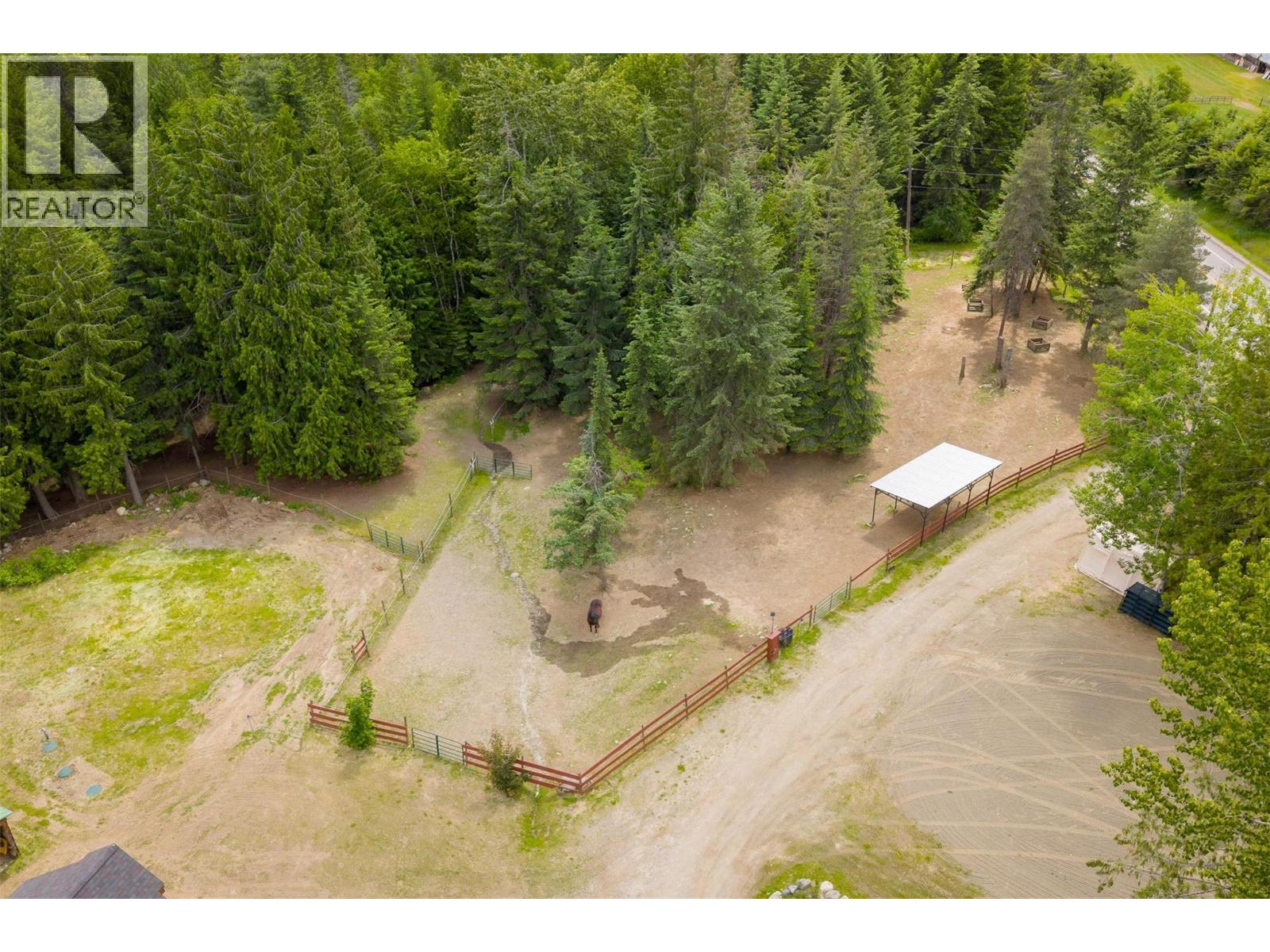 800 Highway 22, Rossland