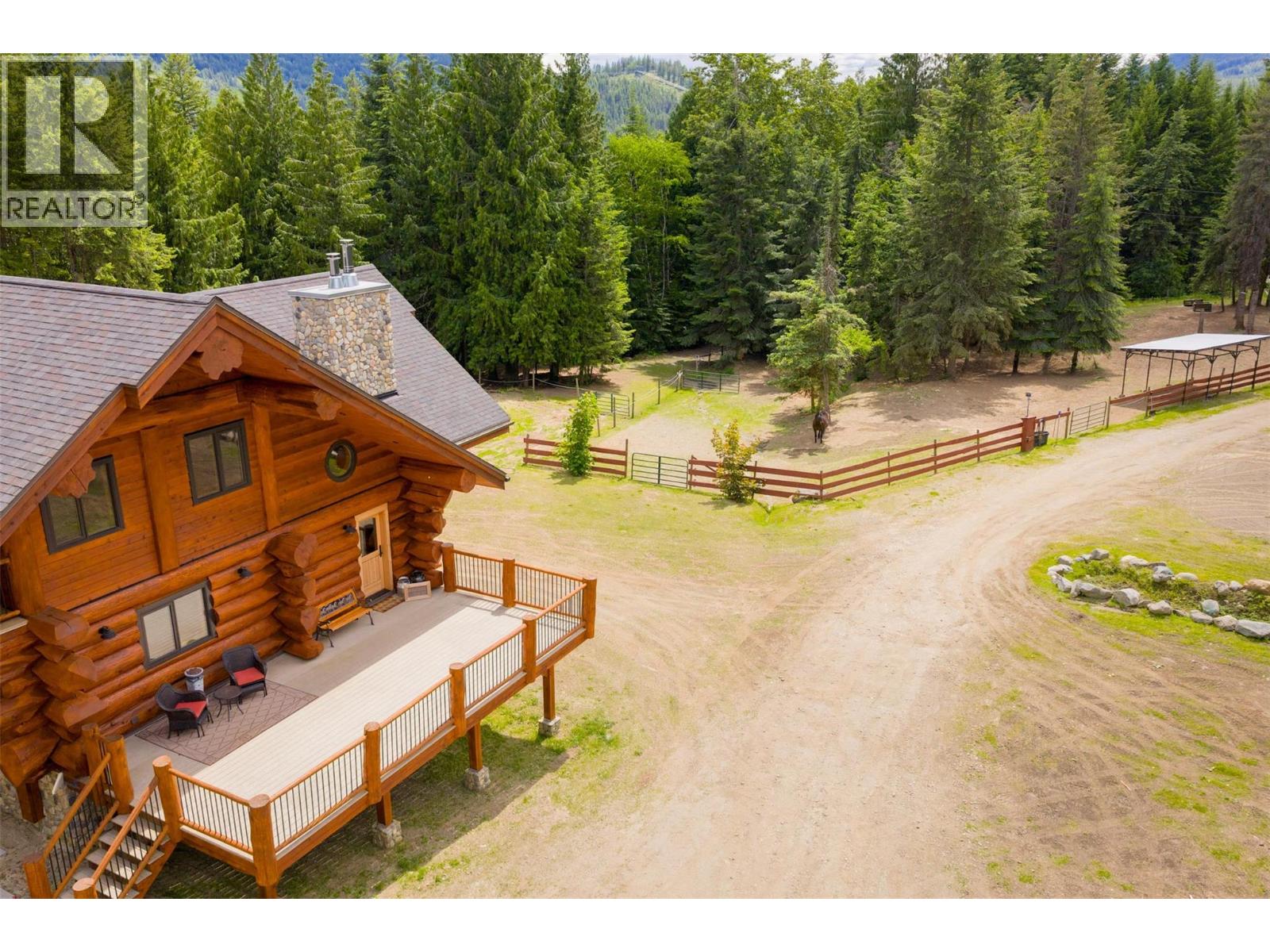 800 Highway 22, Rossland