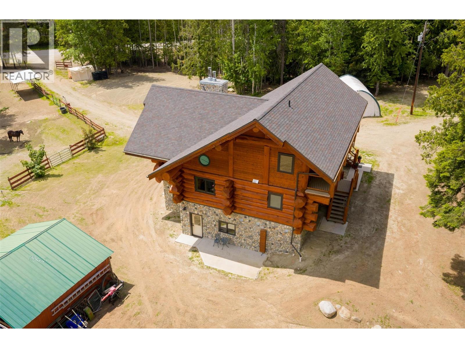 800 Highway 22, Rossland
