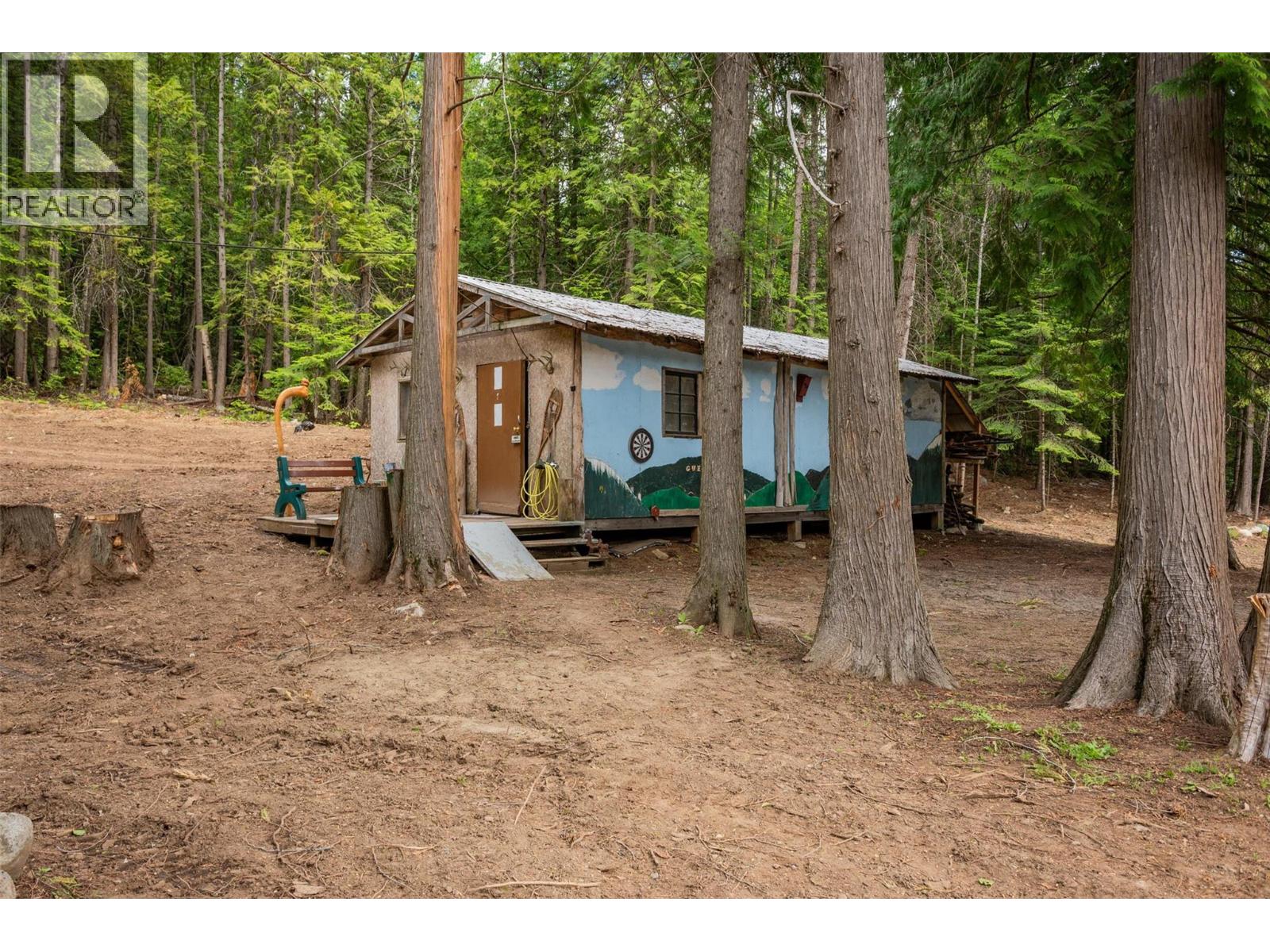 800 Highway 22, Rossland