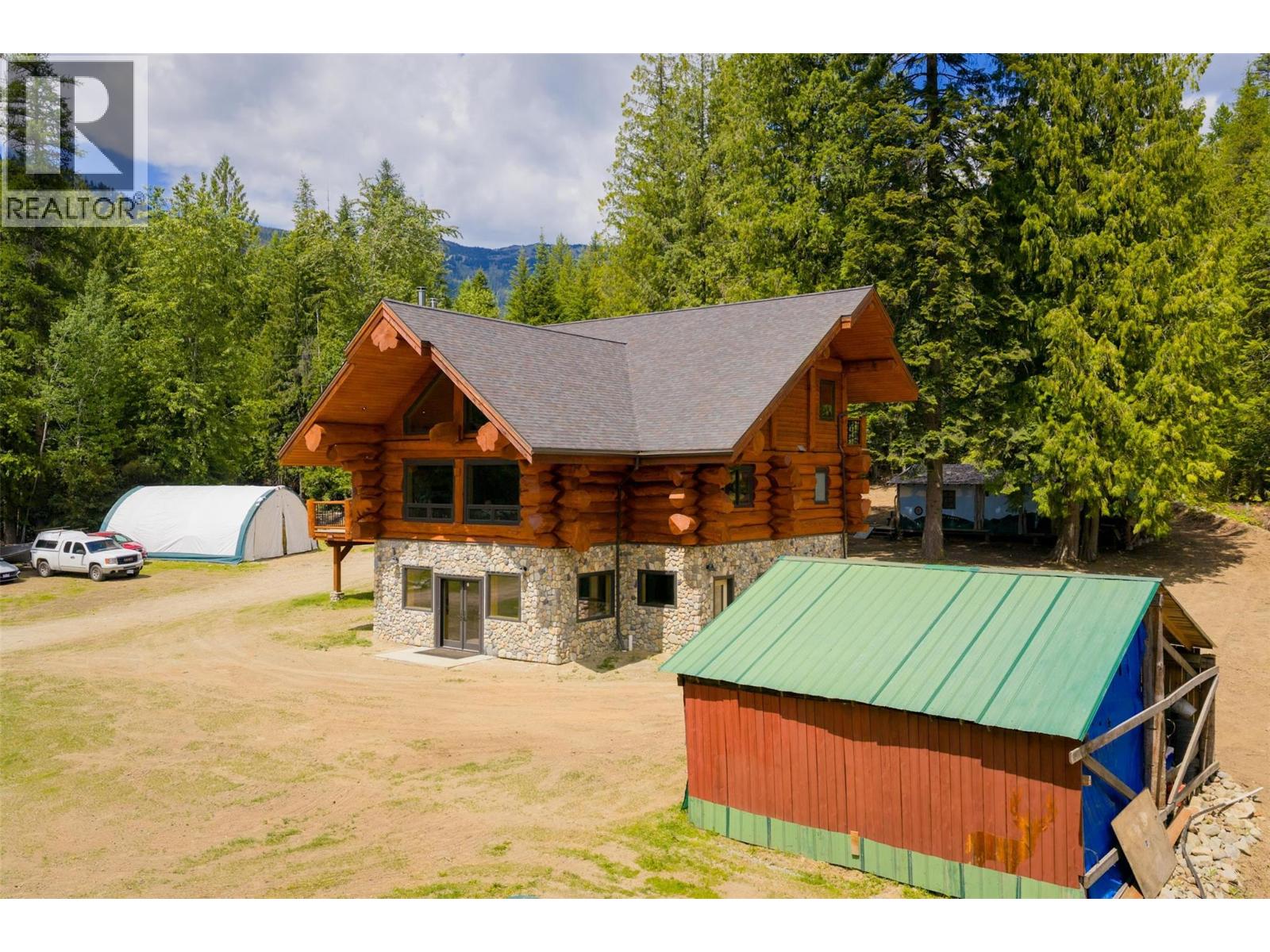 800 Highway 22, Rossland