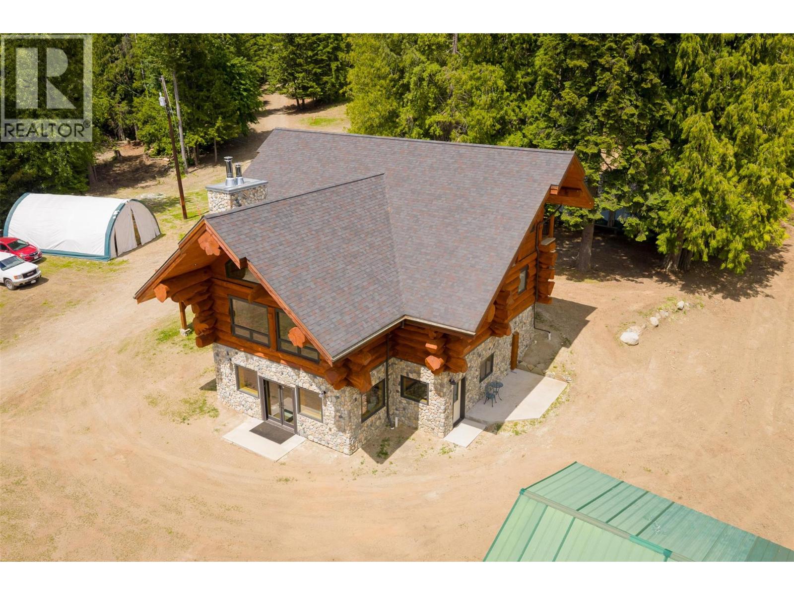 800 Highway 22, Rossland