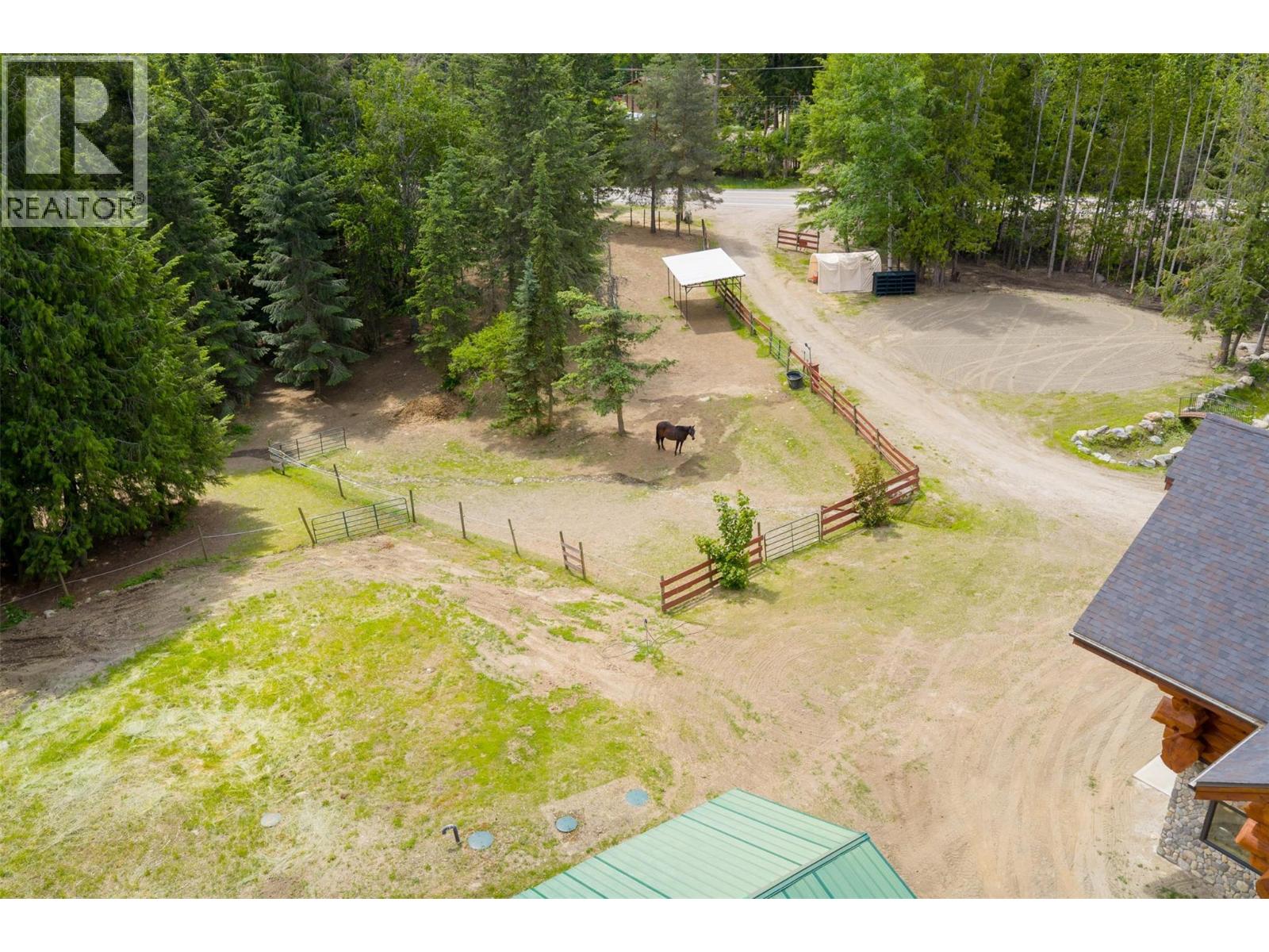 800 Highway 22, Rossland