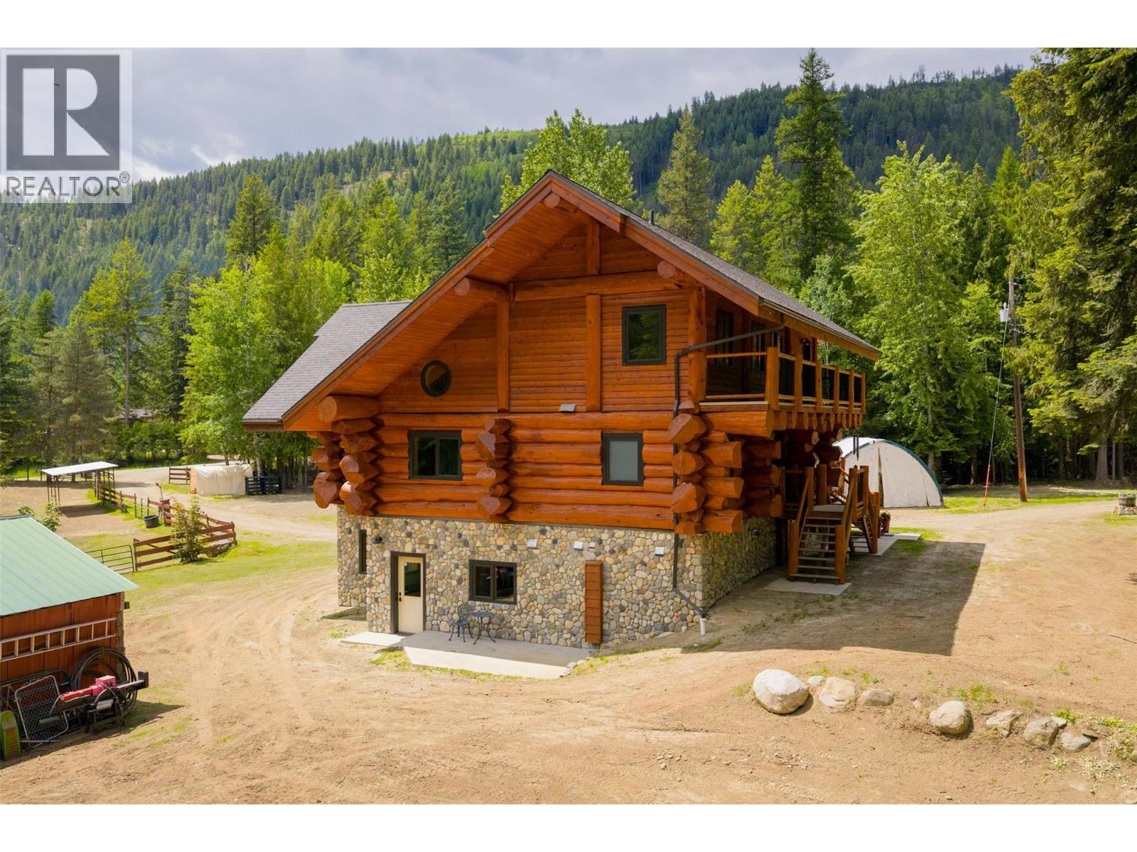 800 Highway 22, Rossland