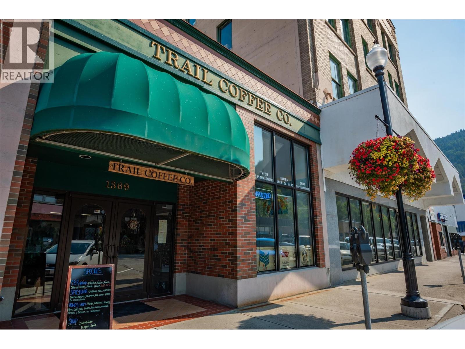 1369 Cedar Avenue, Trail