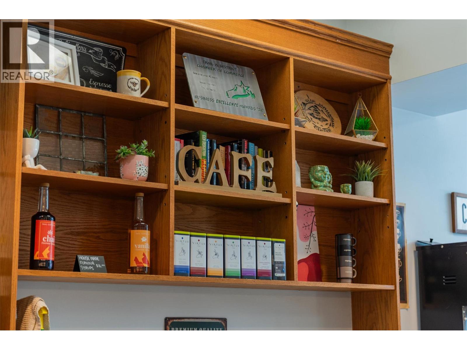 1369 Cedar Avenue, Trail