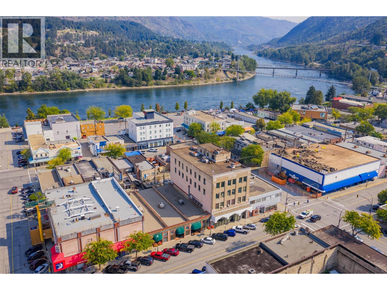 1369 Cedar Avenue, Trail