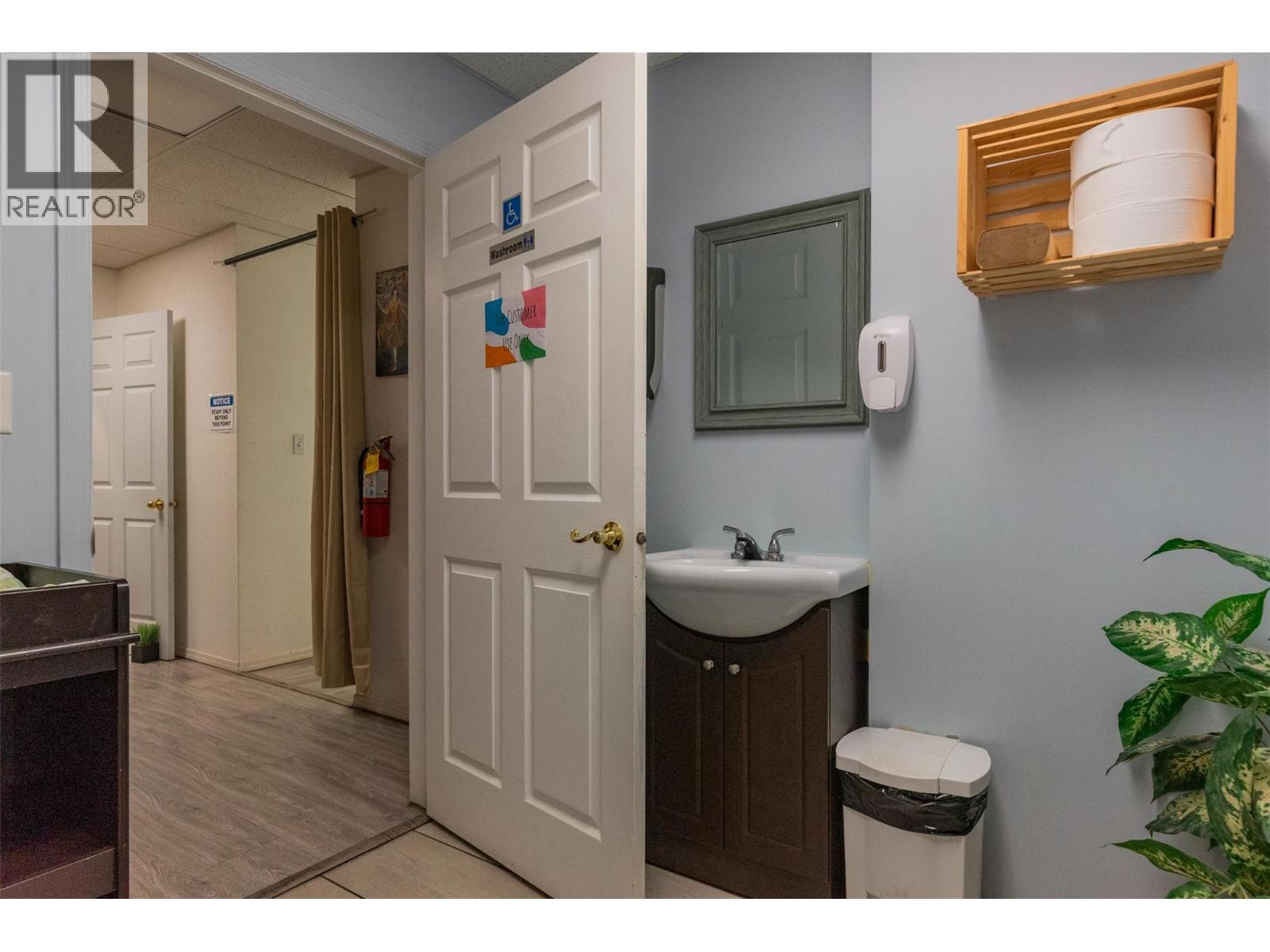 1369 Cedar Avenue, Trail