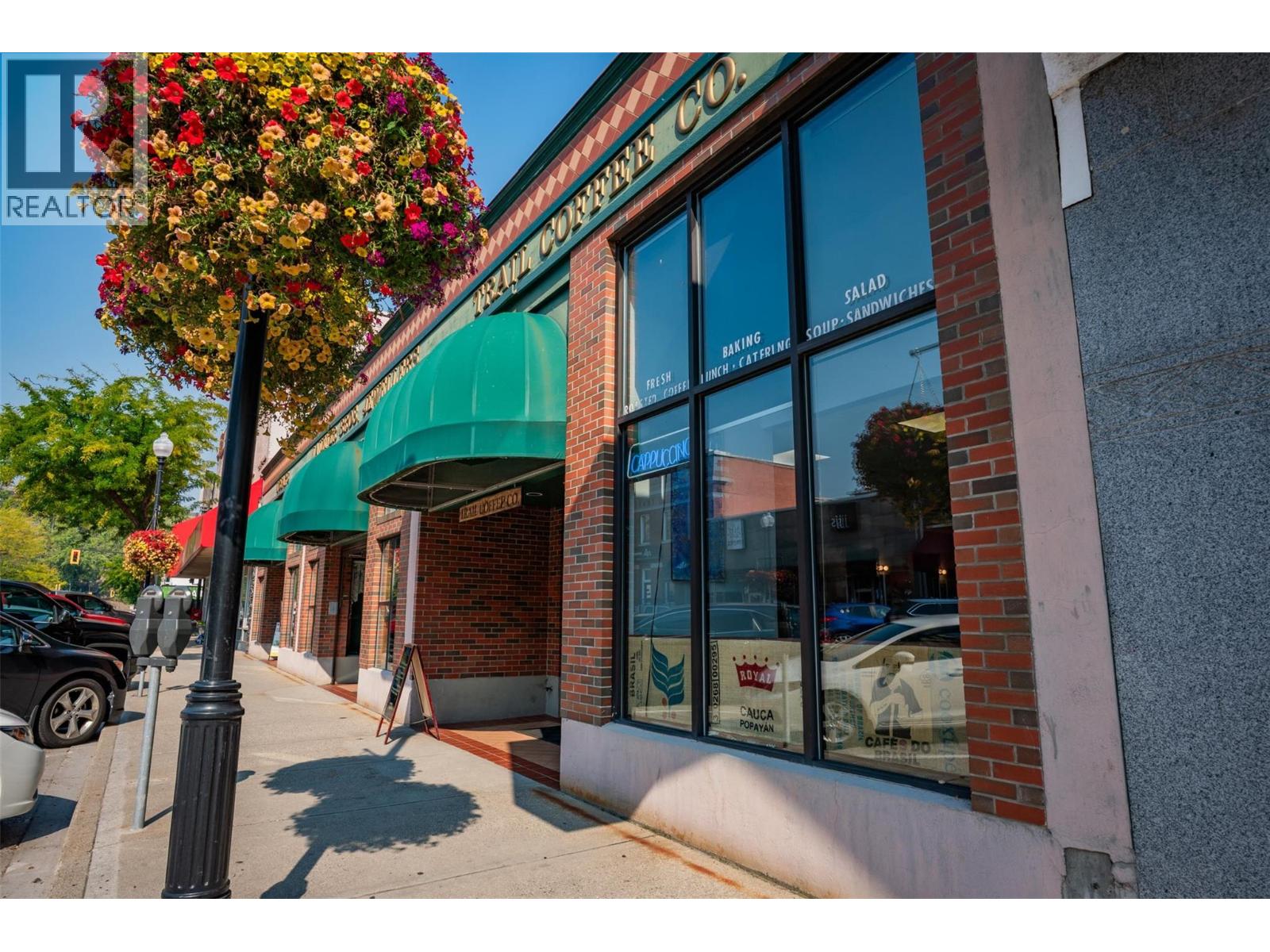 1369 Cedar Avenue, Trail